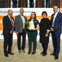 2. Bundessiegerin Augenoptiker: Alexandra Schumann, Ausbildungsbetrieb: Brillenwelt Zscherben 2. Bundessiegerin Augenoptiker: Alexandra Schumann, Ausbildungsbetrieb: Brillenwelt Zscherben