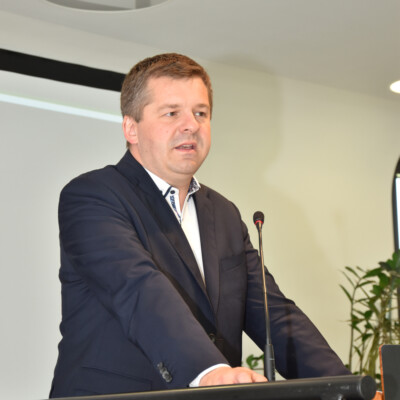 Sven Schulze, Wirtschaftsminister des Landes Sachsen-Anhalt, appelliert an die Schüler, den Tag zur Berufsorientierung zu nutzen.