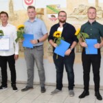 Übergabe der Freisprechungsurkunden an die neuen Facharbeiter