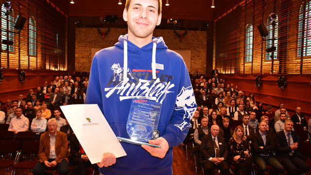 Christopher Hoppe, 3. Bundessieger der Parkettleger PLW 2019 Christopher Hoppe, 3. Bundessieger der Parkettleger PLW 2019