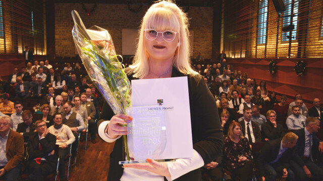 Lea Mey, erste Bundessiegerin der Augenoptiker PLW 2019 Lea Mey, erste Bundessiegerin der Augenoptiker PLW 2019