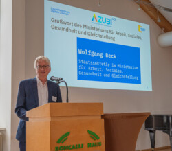 Staatssekretär Wolfgang Beck bei der Azubi4ID-Preisverleihung Staatssekretär Wolfgang Beck bei der Azubi4ID-Preisverleihung