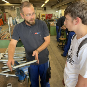 Benjamin Schwebs interessiert sich für den Beruf SHK-Anlagenmechaniker, den er bei der AHLSA GmbH ein wenig näher kennenlernt. Der Achtklässler möchte in diesem Jahr auf jeden Fall noch ein Praktikum machen.