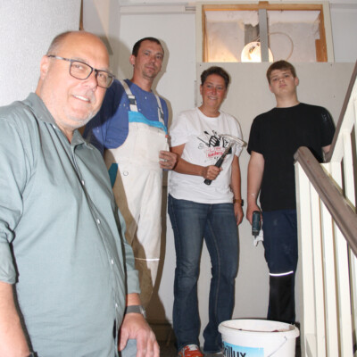 Team im Einsatz: Malermeister Fred Reimer, Maler und Lackierer Michael Kinne, Anja Huth, Vorsitzende der Geschäftsführung der Agentur für Arbeit Bernburg und Schüler Felix Hammermann.